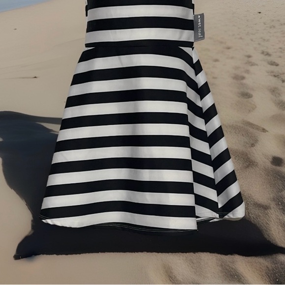 New w/Tags WET SEAL Black & White Stripe Slip-On Dress, Size Small - Picture 4 of 10